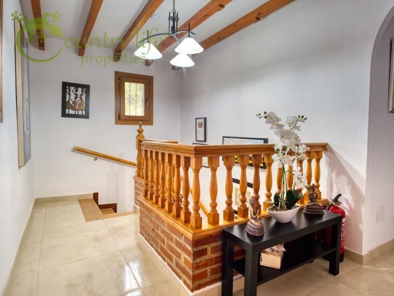 5 bedroom Villa for sale in Iznate - € 545,000 (Ref: 8708215)