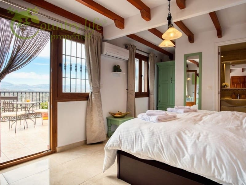 5 bedroom Villa for sale in Iznate - € 545,000 (Ref: 8708215)