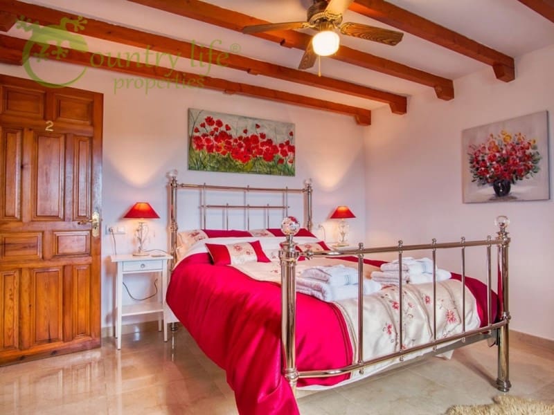 5 bedroom Villa for sale in Iznate - € 545,000 (Ref: 8708215)