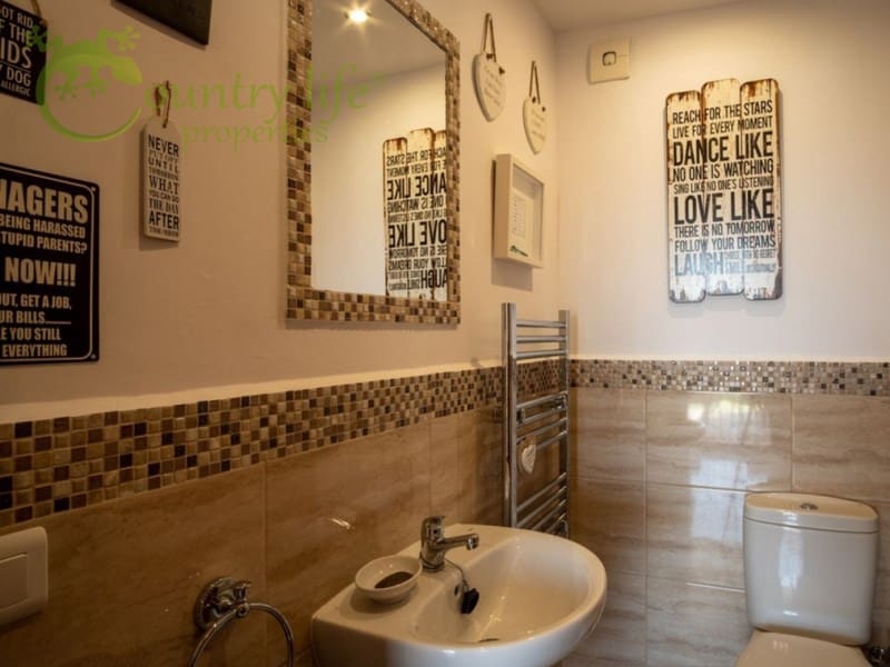 5 bedroom Villa for sale in Iznate - € 545,000 (Ref: 8708215)