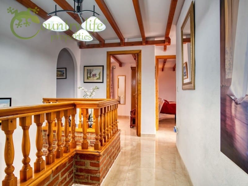 5 bedroom Villa for sale in Iznate - € 545,000 (Ref: 8708215)