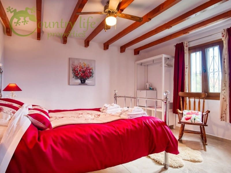 5 bedroom Villa for sale in Iznate - € 545,000 (Ref: 8708215)