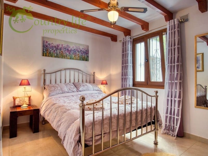 5 bedroom Villa for sale in Iznate - € 545,000 (Ref: 8708215)