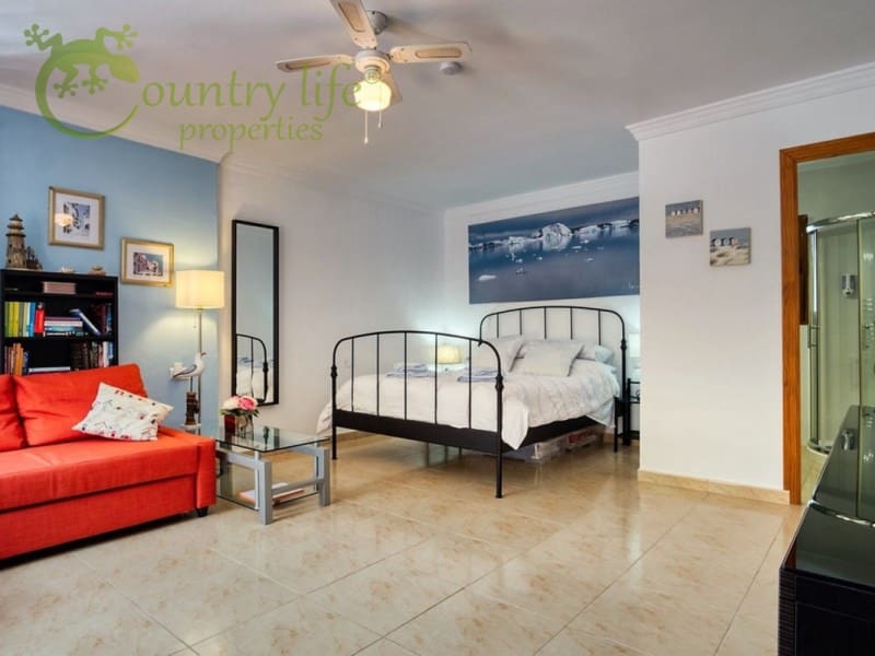 5 bedroom Villa for sale in Iznate - € 545,000 (Ref: 8708215)