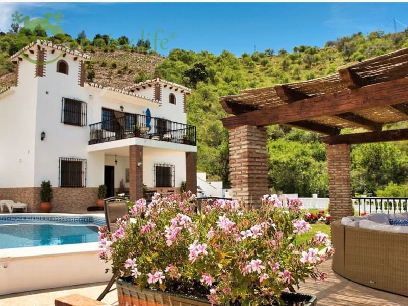 5 bedroom Villa for sale in Iznate - € 545,000 (Ref: 8708215)