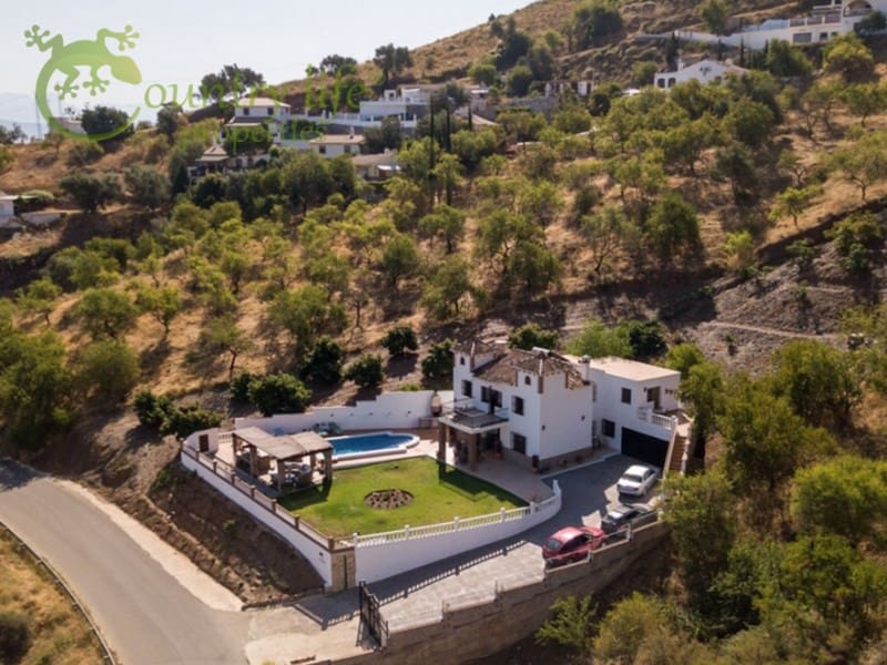 5 bedroom Villa for sale in Iznate - € 545,000 (Ref: 8708215)