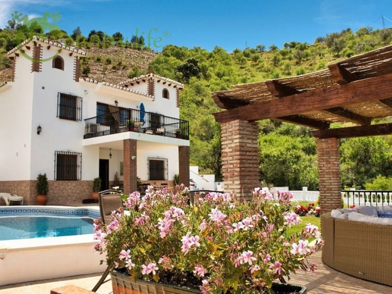5 bedroom Villa for sale in Iznate - € 545,000 (Ref: 8708215)