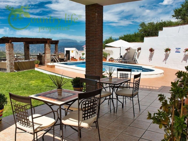 5 bedroom Villa for sale in Iznate - € 545,000 (Ref: 8708215)