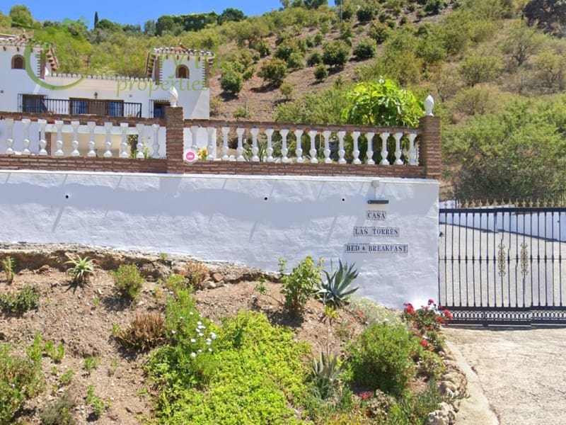 5 bedroom Villa for sale in Iznate - € 545,000 (Ref: 8708215)