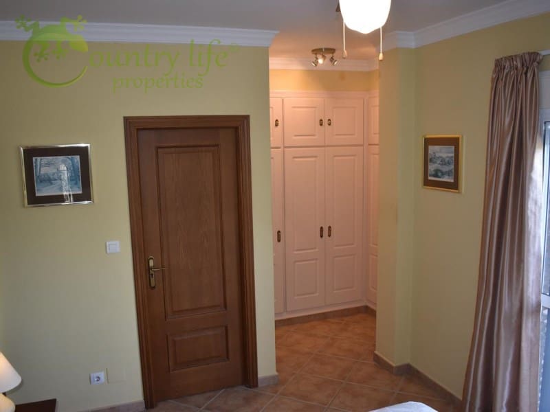 3 bedroom Villa for sale in Vinuela - € 540,000 (Ref: 8751227)