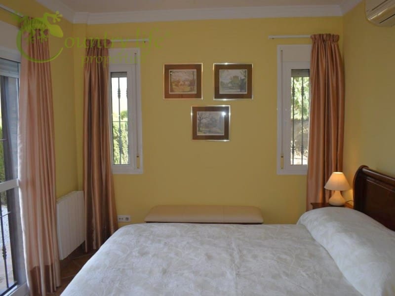 3 bedroom Villa for sale in Vinuela - € 540,000 (Ref: 8751227)