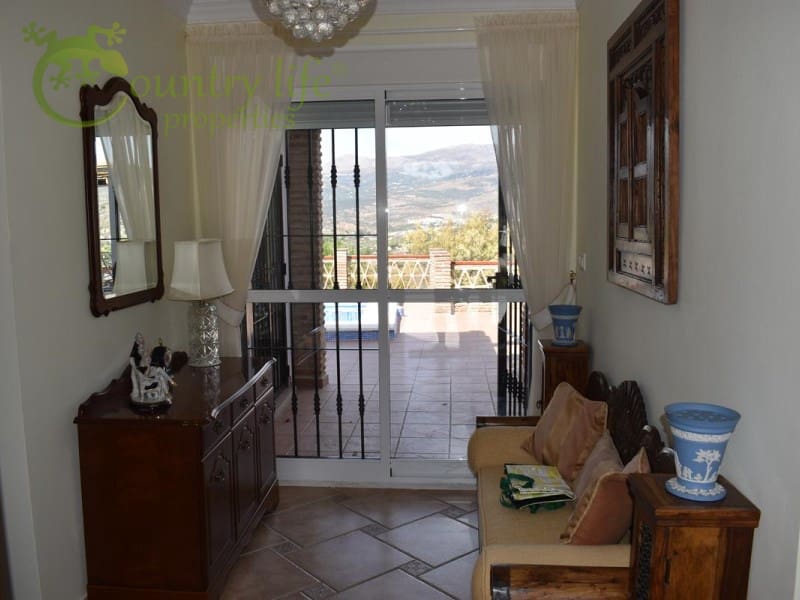 3 bedroom Villa for sale in Vinuela - € 540,000 (Ref: 8751227)