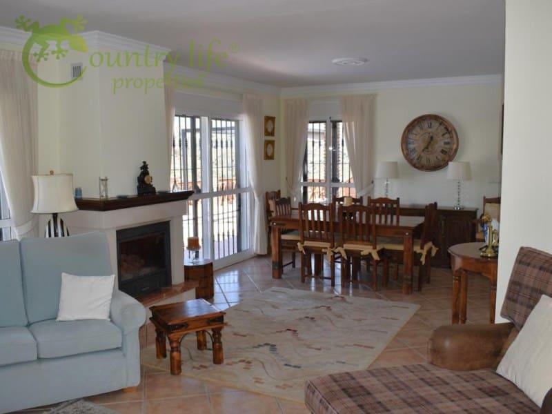 3 bedroom Villa for sale in Vinuela - € 540,000 (Ref: 8751227)