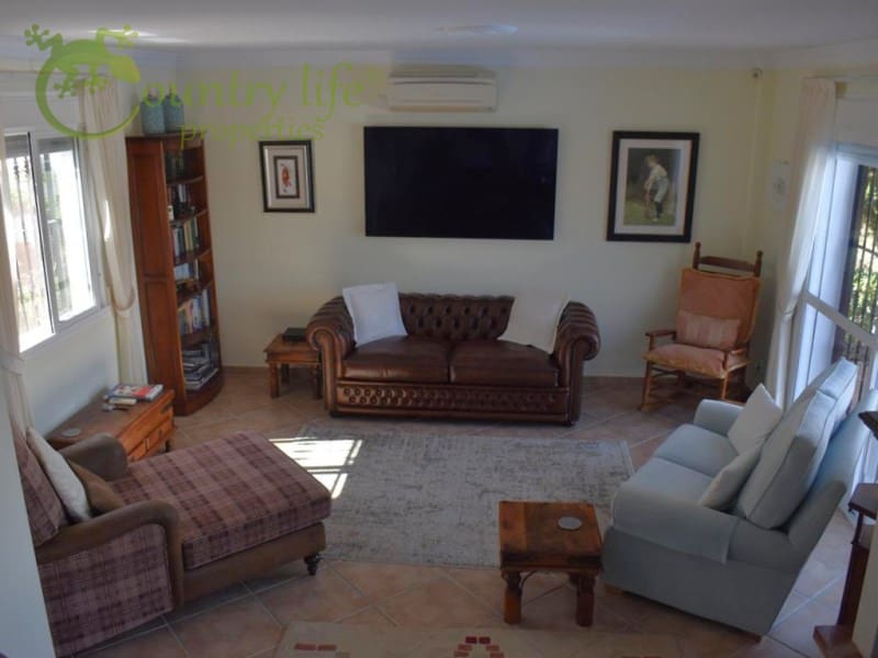 3 bedroom Villa for sale in Vinuela - € 540,000 (Ref: 8751227)