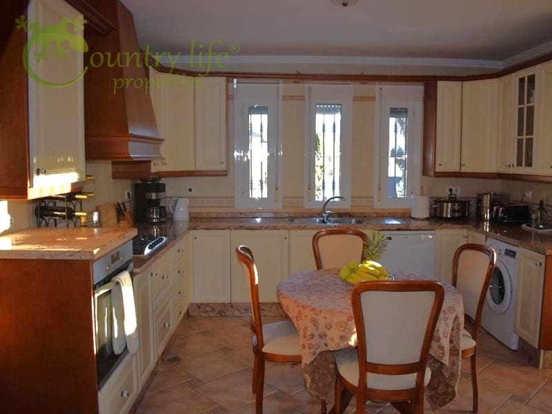3 bedroom Villa for sale in Vinuela - € 540,000 (Ref: 8751227)