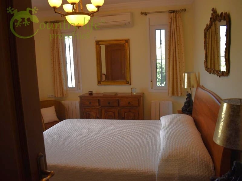 3 bedroom Villa for sale in Vinuela - € 540,000 (Ref: 8751227)