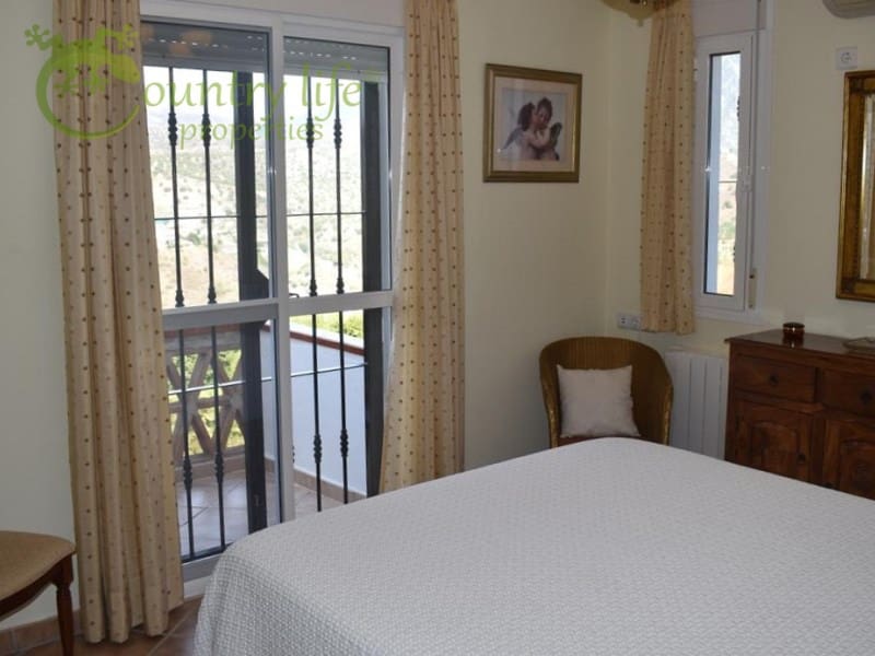 3 bedroom Villa for sale in Vinuela - € 540,000 (Ref: 8751227)