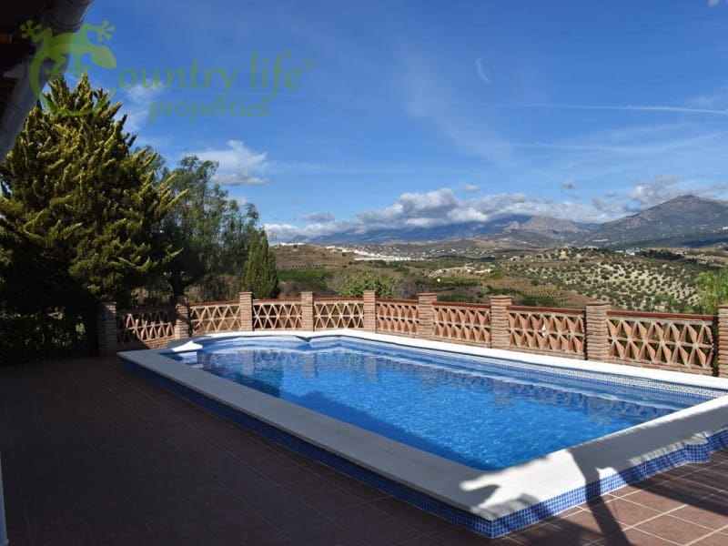 3 bedroom Villa for sale in Vinuela - € 540,000 (Ref: 8751227)
