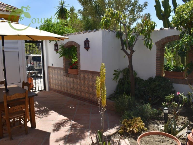 3 bedroom Villa for sale in Vinuela - € 540,000 (Ref: 8751227)