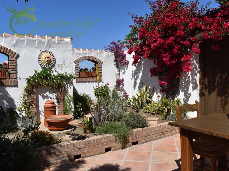 3 bedroom Villa for sale in Vinuela - € 540,000 (Ref: 8751227)