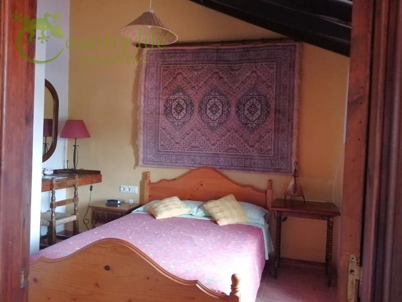 6 soveværelse Finca/Landehus til salg i Comares - € 324.500 (Ref: 8889308)