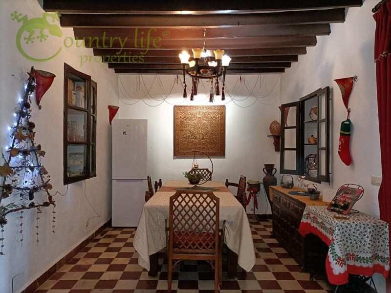 6 soveværelse Finca/Landehus til salg i Comares - € 324.500 (Ref: 8889308)