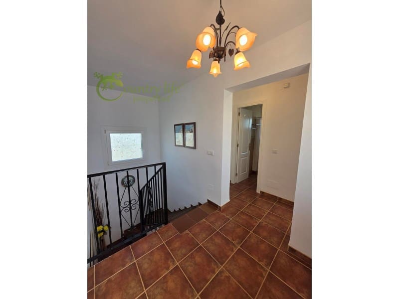 4 soveværelse Villa til salg i Alcaucin - € 335.000 (Ref: 9020940)