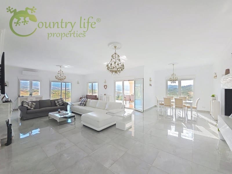 4 bedroom Villa for sale in Vinuela - € 795,000 (Ref: 9265498)