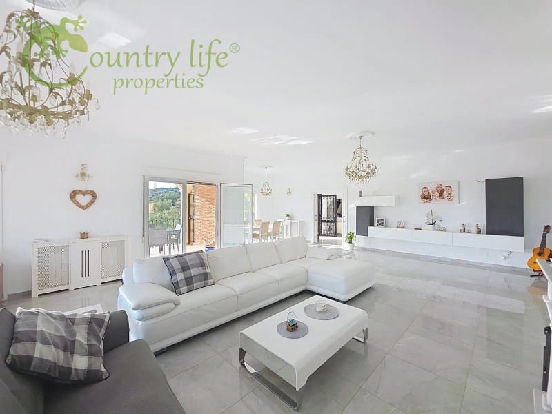 4 bedroom Villa for sale in Vinuela - € 795,000 (Ref: 9265498)