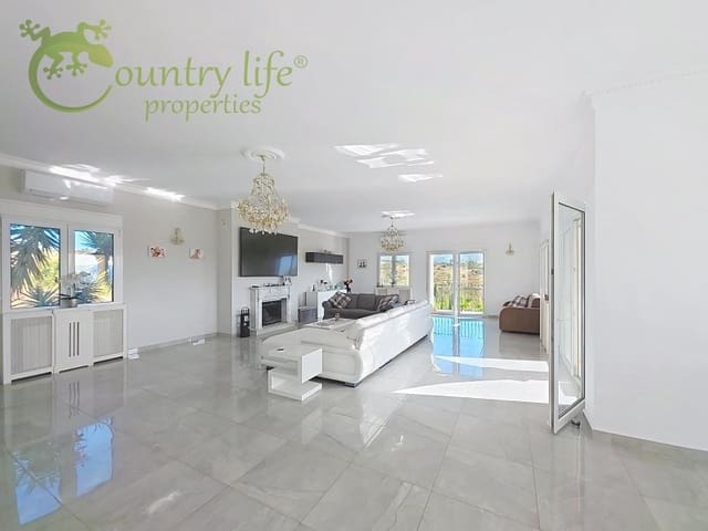 4 slaapkamer Villa te koop in Viñuela - € 795.000 (Ref: 9265498)