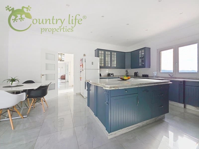 4 bedroom Villa for sale in Vinuela - € 795,000 (Ref: 9265498)