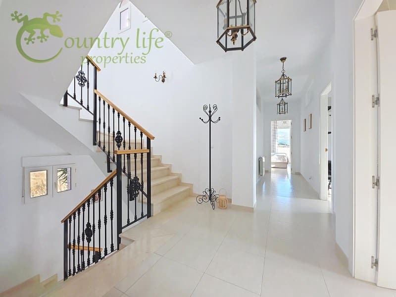 4 bedroom Villa for sale in Vinuela - € 795,000 (Ref: 9265498)