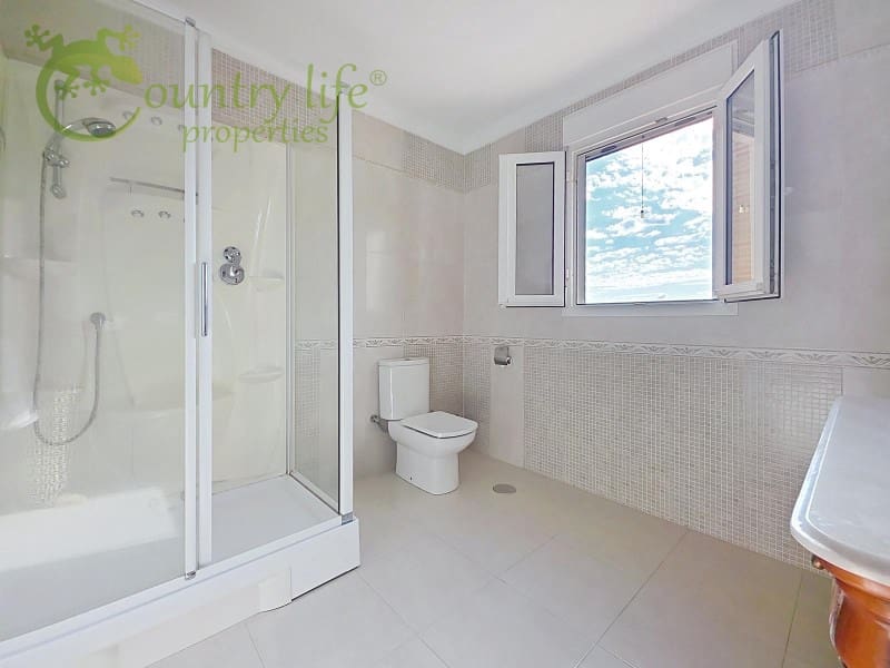 4 bedroom Villa for sale in Vinuela - € 795,000 (Ref: 9265498)