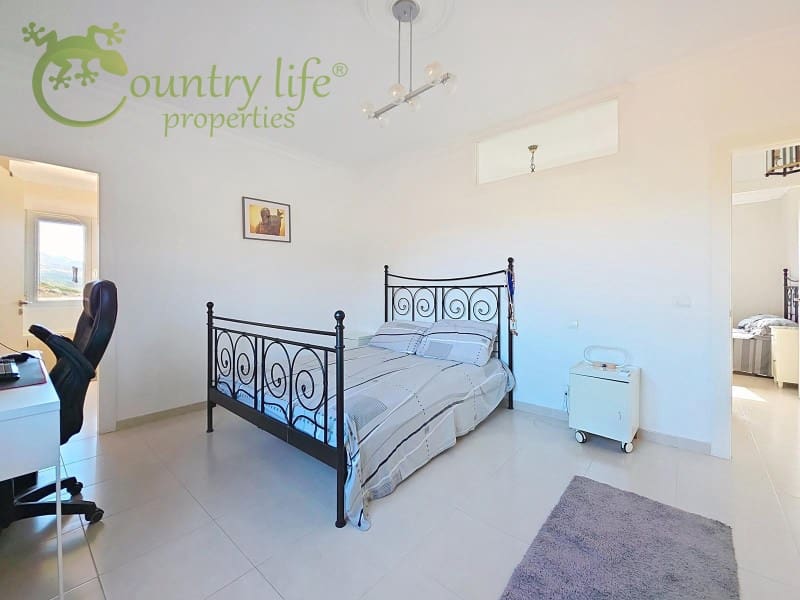 4 bedroom Villa for sale in Vinuela - € 795,000 (Ref: 9265498)