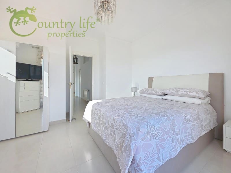 4 bedroom Villa for sale in Vinuela - € 795,000 (Ref: 9265498)