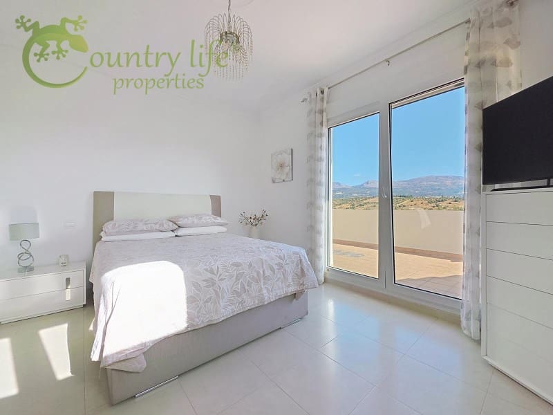 4 bedroom Villa for sale in Vinuela - € 795,000 (Ref: 9265498)