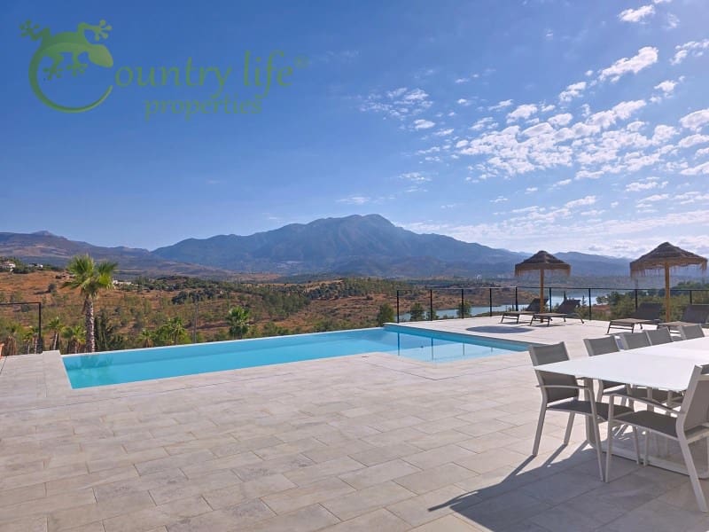 4 bedroom Villa for sale in Vinuela - € 795,000 (Ref: 9265498)