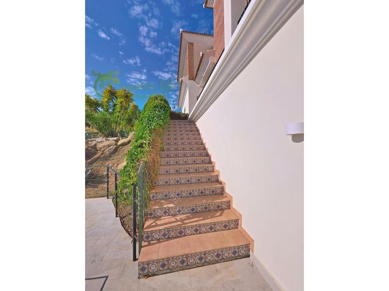 4 bedroom Villa for sale in Vinuela - € 795,000 (Ref: 9265498)