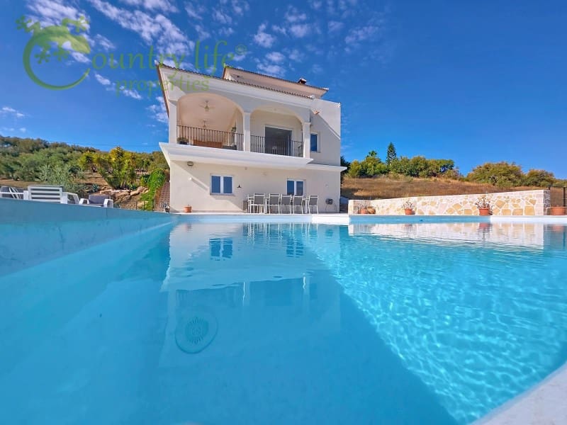4 bedroom Villa for sale in Vinuela - € 795,000 (Ref: 9265498)