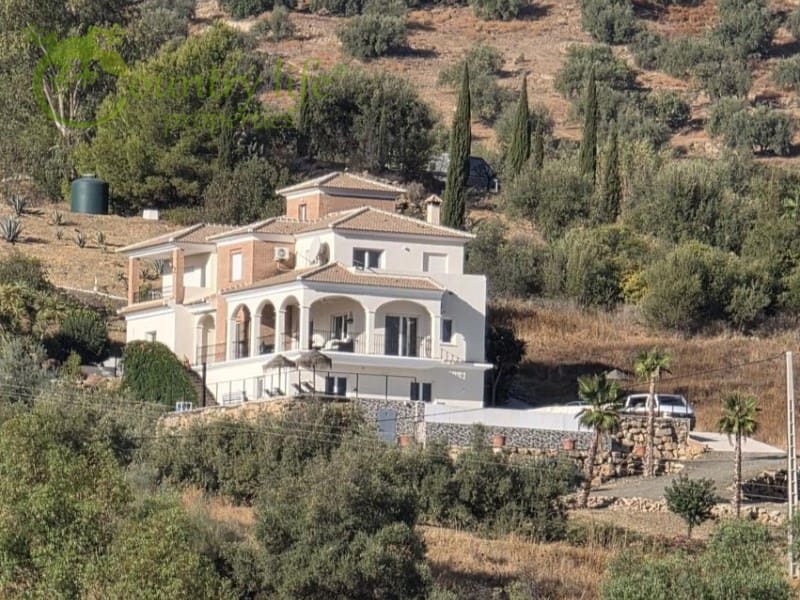4 bedroom Villa for sale in Vinuela - € 795,000 (Ref: 9265498)