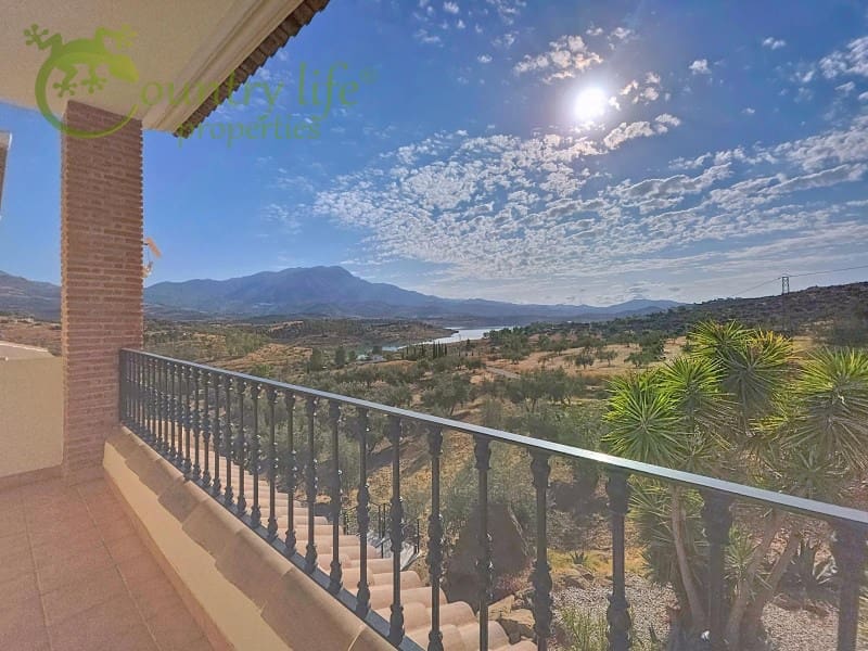 4 bedroom Villa for sale in Vinuela - € 795,000 (Ref: 9265498)