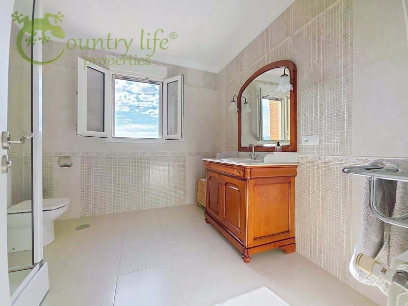 4 bedroom Villa for sale in Vinuela - € 795,000 (Ref: 9265498)