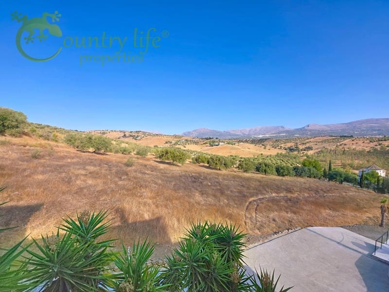 4 bedroom Villa for sale in Vinuela - € 795,000 (Ref: 9265498)