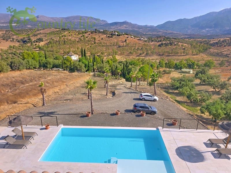 4 bedroom Villa for sale in Vinuela - € 795,000 (Ref: 9265498)