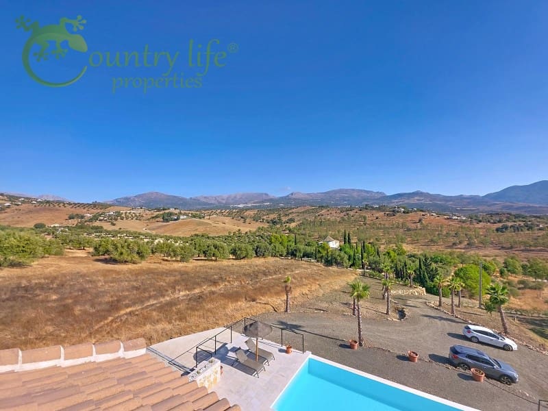 4 bedroom Villa for sale in Vinuela - € 795,000 (Ref: 9265498)