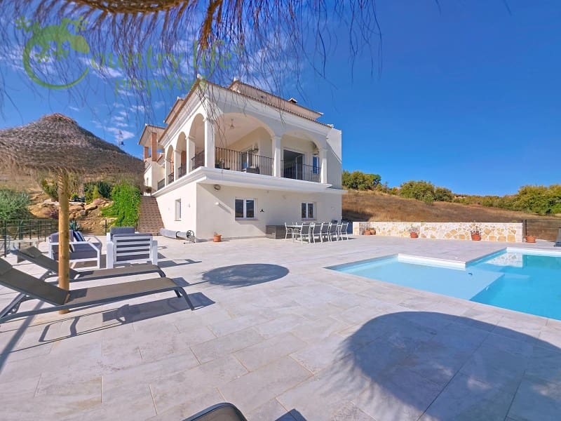 4 bedroom Villa for sale in Vinuela - € 795,000 (Ref: 9265498)