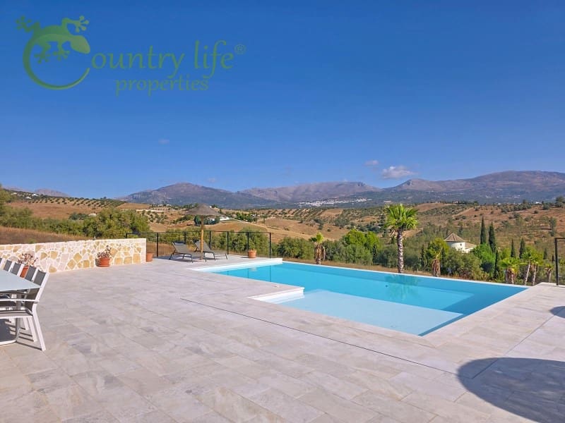 4 bedroom Villa for sale in Vinuela - € 795,000 (Ref: 9265498)