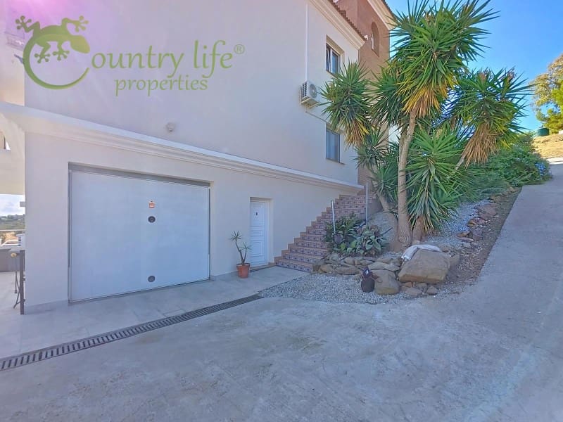 4 bedroom Villa for sale in Vinuela - € 795,000 (Ref: 9265498)