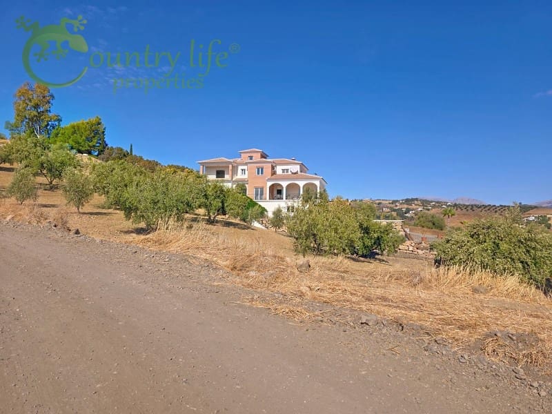 4 bedroom Villa for sale in Vinuela - € 795,000 (Ref: 9265498)