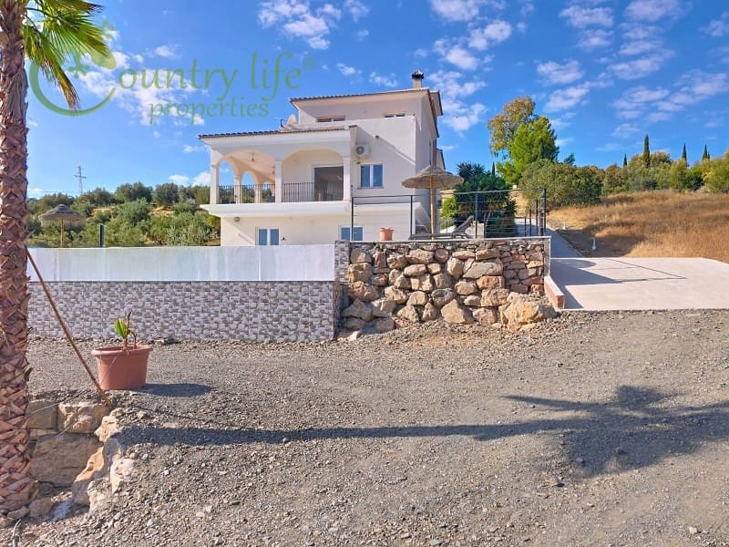 4 bedroom Villa for sale in Vinuela - € 795,000 (Ref: 9265498)